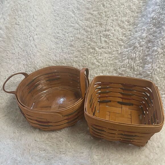 Longaberger 1995 set of two Handcrafted round and Square Woven baskets . - Picture 2 of 16